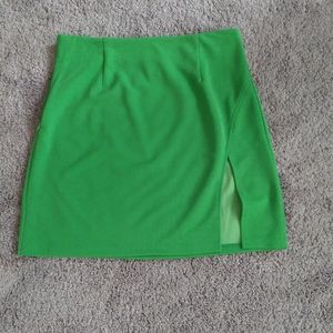 Kelly Green skirt size 4 NWOT
